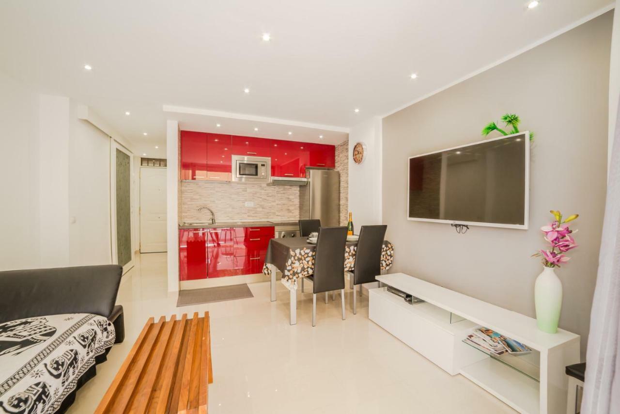 Un Dormitorio En Playa De Las Americas Costa Adeje  Εξωτερικό φωτογραφία