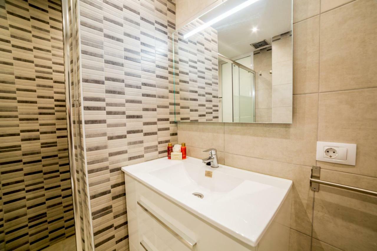 Un Dormitorio En Playa De Las Americas Costa Adeje  Εξωτερικό φωτογραφία
