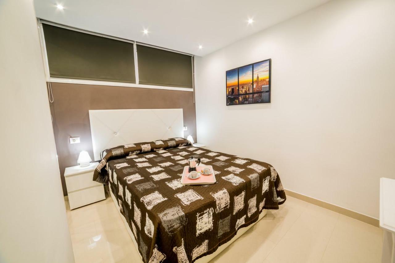 Un Dormitorio En Playa De Las Americas Costa Adeje  Εξωτερικό φωτογραφία