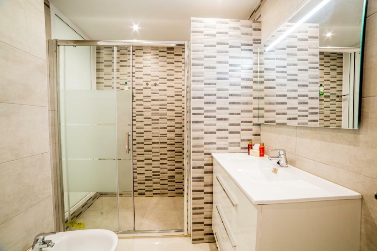 Un Dormitorio En Playa De Las Americas Costa Adeje  Εξωτερικό φωτογραφία